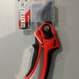 Секатор з округленими лезами YATO з регуляцією розводу лез до гілок